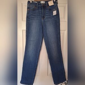 Women's High-Rise Straight Jeans - Universal Thread Medium Wash 6 NEW